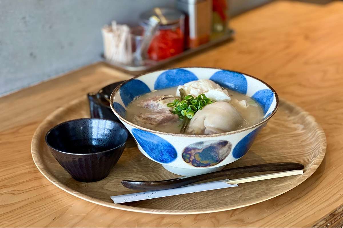 カフェのように落ち着けて、食堂のように気軽に。沖縄そば&カフェ「nomacloset（ノマクロ）」（西原町）
