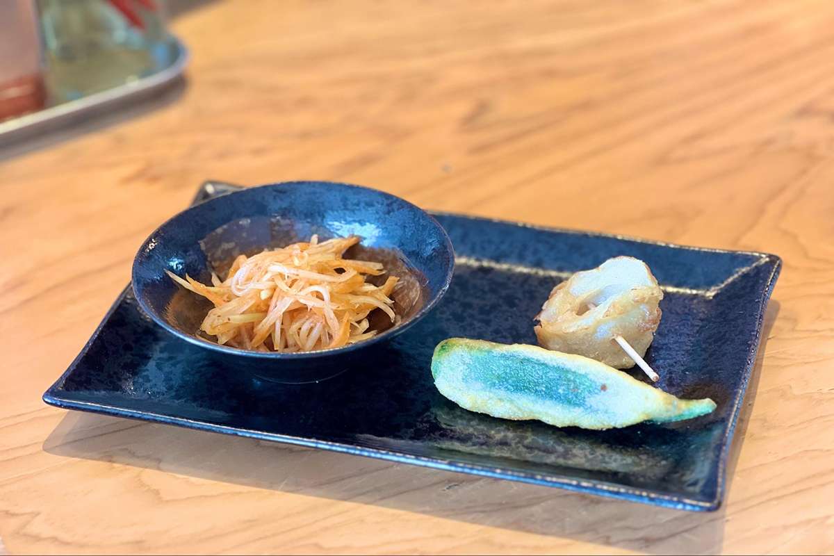 カフェのように落ち着けて、食堂のように気軽に。沖縄そば&カフェ「nomacloset（ノマクロ）」（西原町）