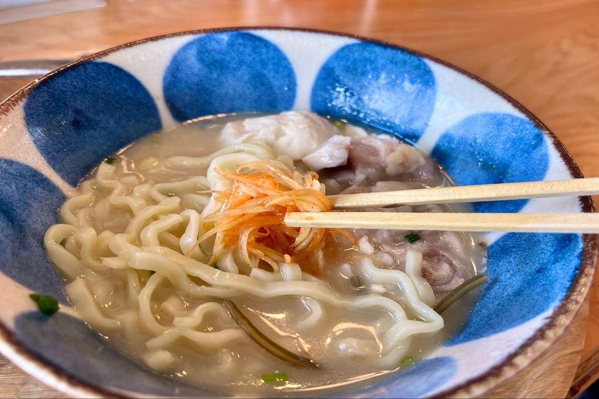 カフェのように落ち着けて、食堂のように気軽に。沖縄そば&カフェ「nomacloset（ノマクロ）」（西原町）