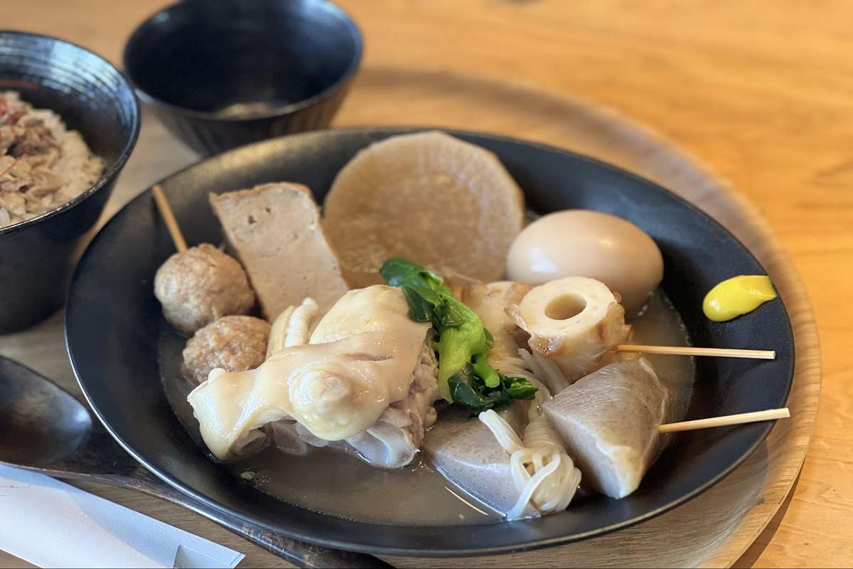 カフェのように落ち着けて、食堂のように気軽に。沖縄そば&カフェ「nomacloset（ノマクロ）」（西原町）