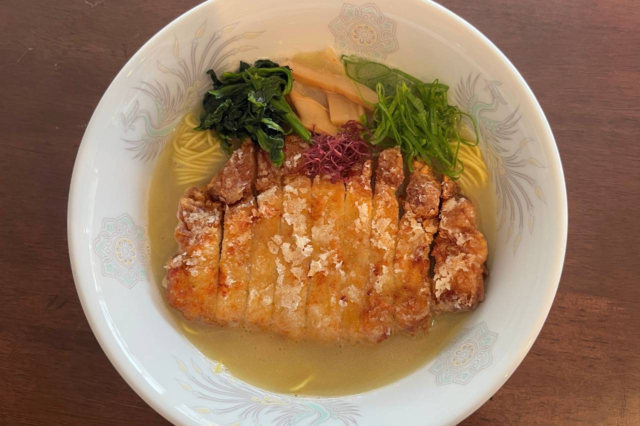 濃厚鶏白湯ラーメンにハマる！「鶏白湯らぁ麺 荻 65Dining」は店主の“好き”が詰まった一軒（浦添市）