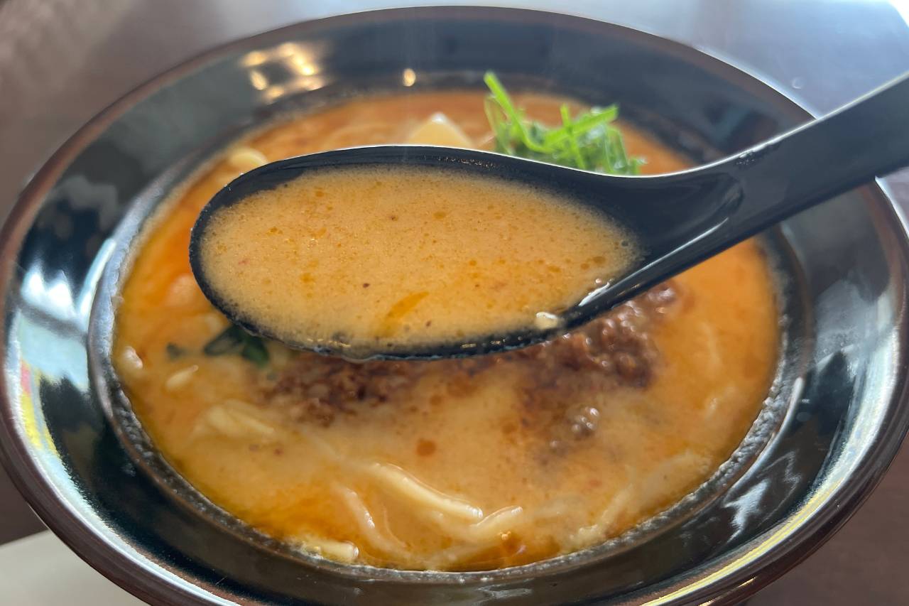 濃厚鶏白湯ラーメンにハマる！「鶏白湯らぁ麺 荻 65Dining」は店主の“好き”が詰まった一軒（浦添市）