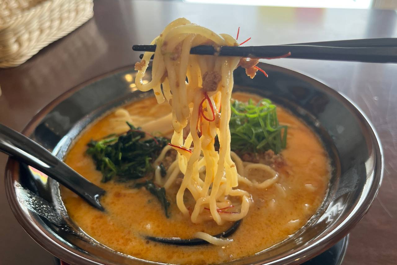 濃厚鶏白湯ラーメンにハマる！「鶏白湯らぁ麺 荻 65Dining」は店主の“好き”が詰まった一軒（浦添市）