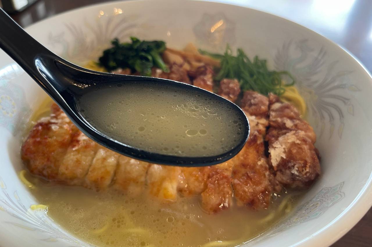 濃厚鶏白湯ラーメンにハマる！「鶏白湯らぁ麺 荻 65Dining」は店主の“好き”が詰まった一軒（浦添市）