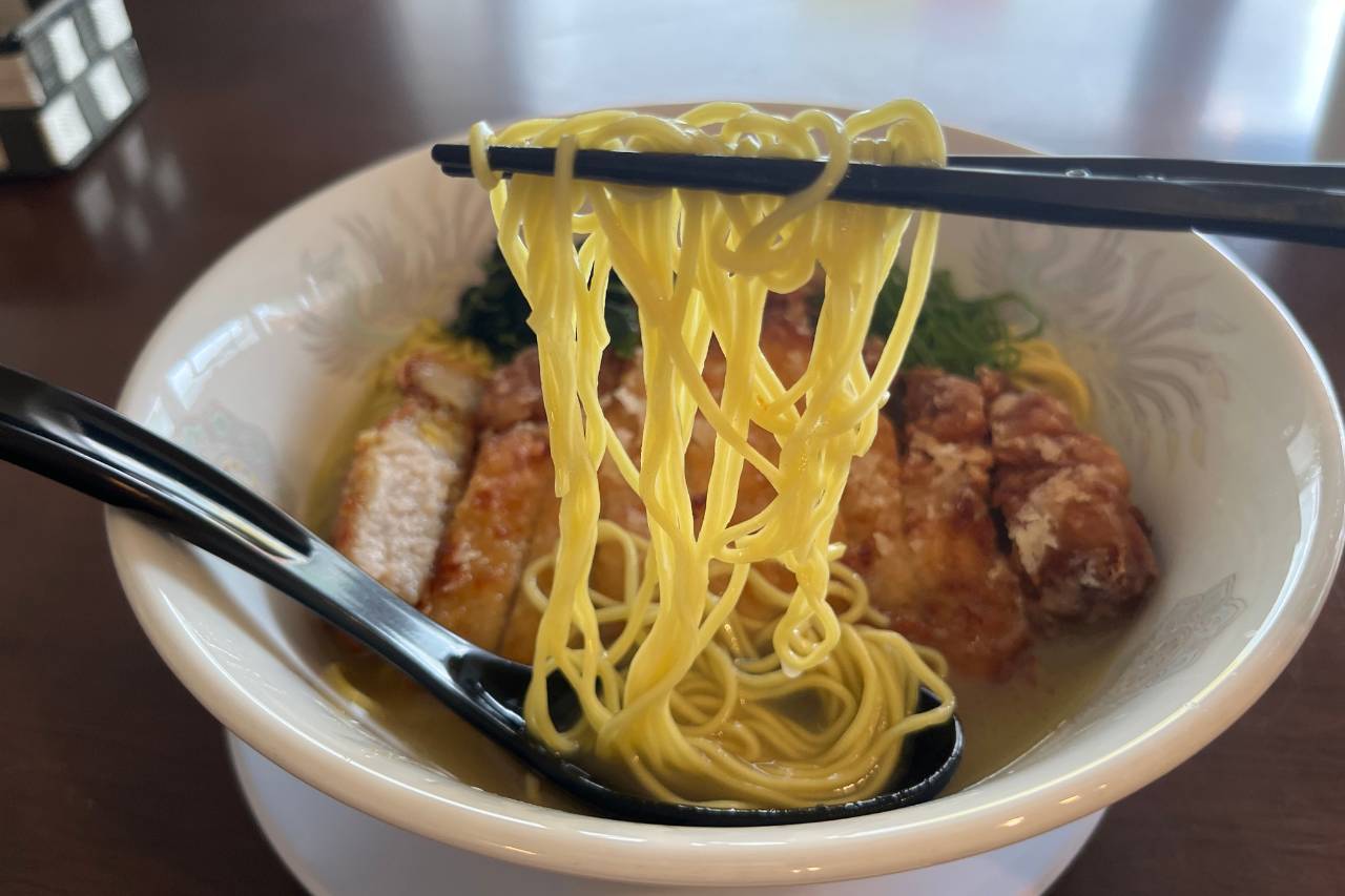 濃厚鶏白湯ラーメンにハマる！「鶏白湯らぁ麺 荻 65Dining」は店主の“好き”が詰まった一軒（浦添市）
