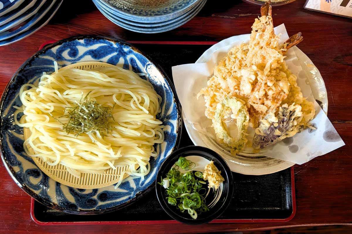 決め手は愛情！ツヤとコシがたまらない細うどん「うどん飩棒（とんぼ）」（今帰仁村）