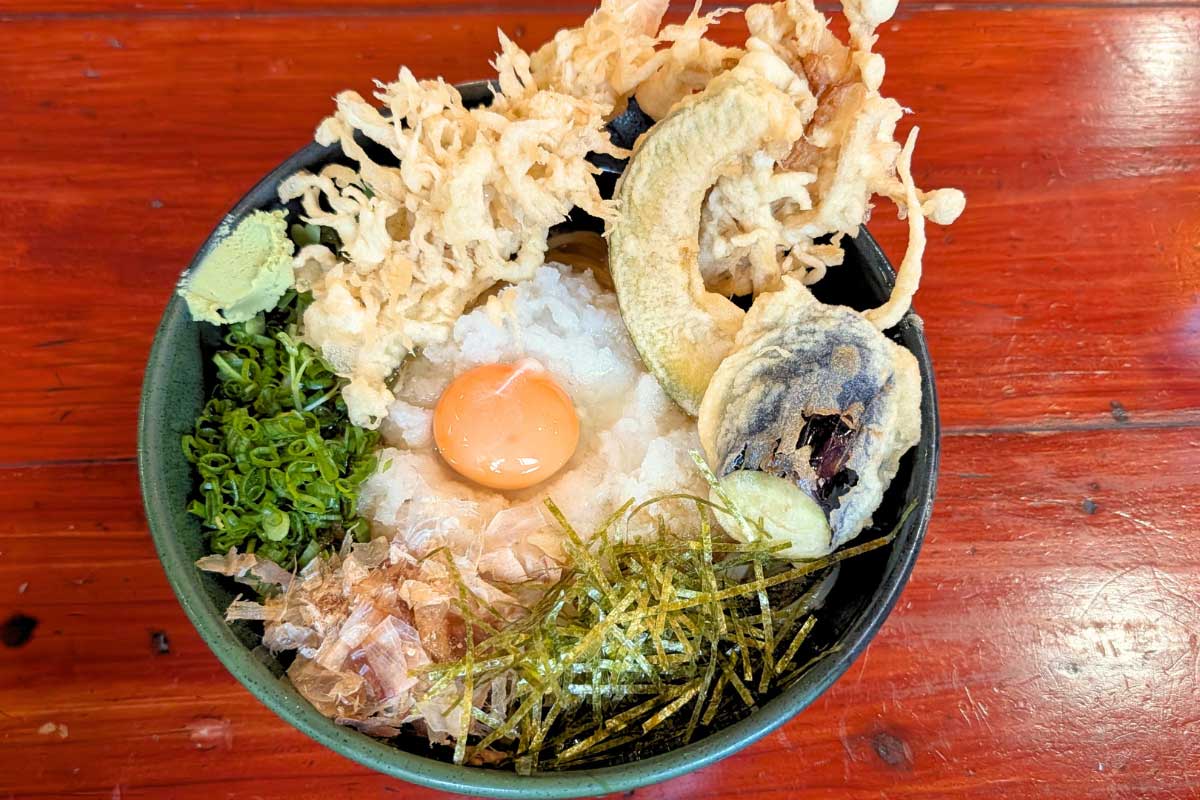 決め手は愛情！ツヤとコシがたまらない細うどん「うどん飩棒（とんぼ）」（今帰仁村）