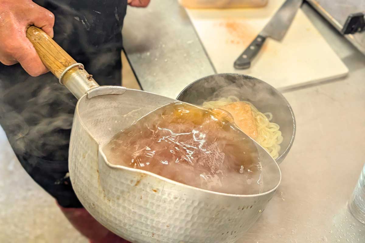 決め手は愛情！ツヤとコシがたまらない細うどん「うどん飩棒（とんぼ）」（今帰仁村）