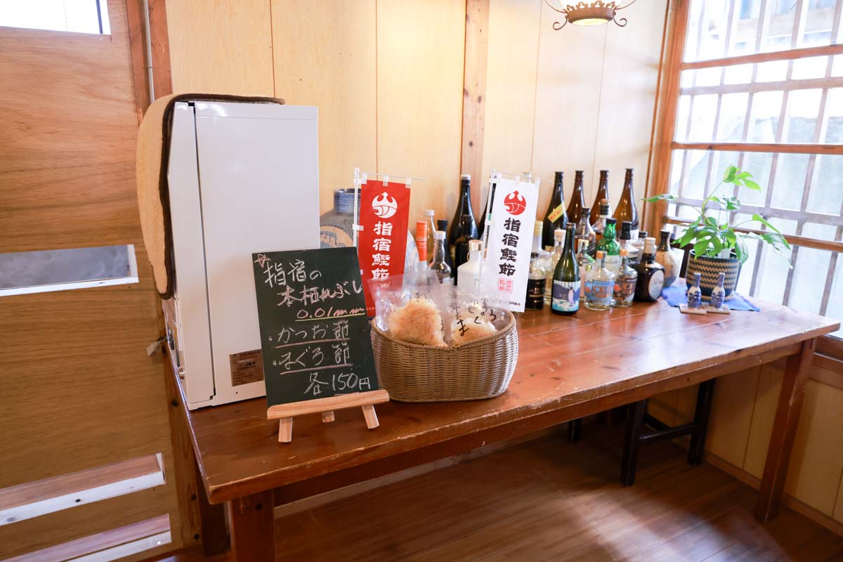 0.01mmの奇跡がここに。「そば処 あさぎ華麗（はなれ）」で味わう極上ダシの沖縄そば｜概念が変わる“食べるコーレーグース”も絶品（那覇市）