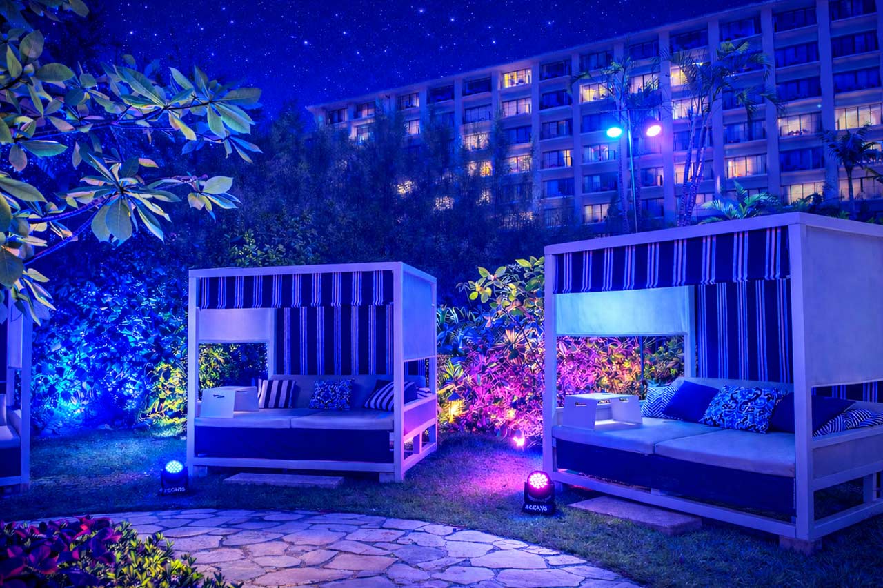 大人だけが楽しめる夏の夜時間『ハレクラニ沖縄』で”幻想的なナイトプール”が期間限定オープン！