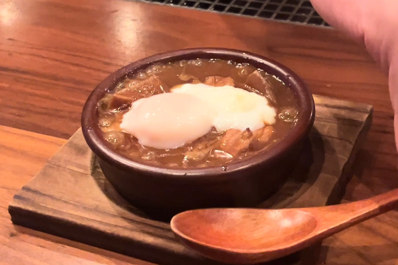 『酒場べしゃる』秘伝の十年継ぎ足しもつ煮とクラフトジンが相性バツグン！国際通り近くのおしゃれ酒場！（那覇市）