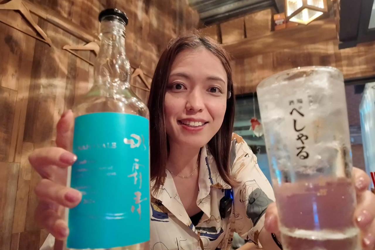 『酒場べしゃる』秘伝の十年継ぎ足しもつ煮とクラフトジンが相性バツグン！国際通り近くのおしゃれ酒場！（那覇市）
