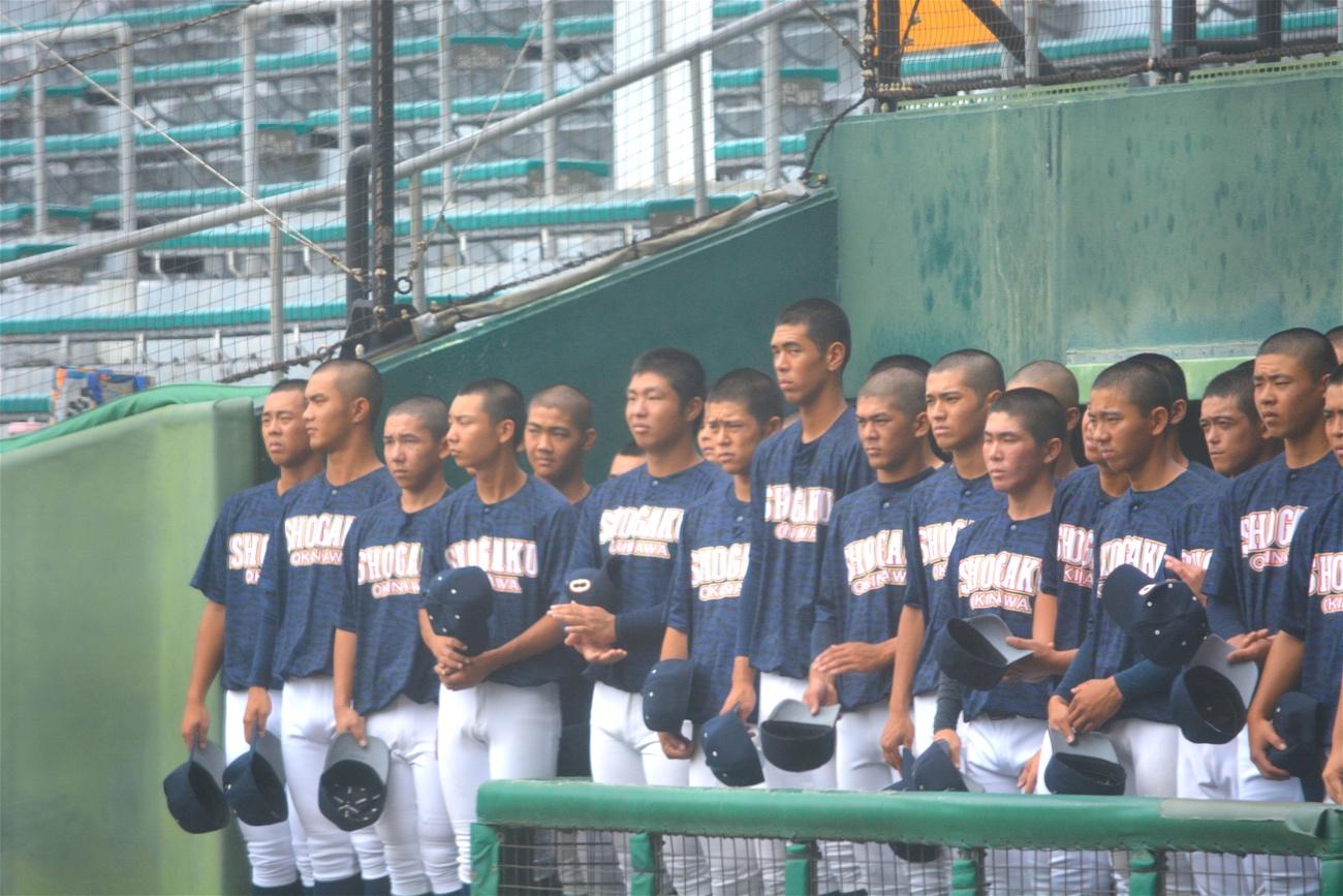 招待試合で沖縄尚学は智辯学園と4対4のドロー。この日も登板しなかった末吉良丞は夏の大会に間に合うのか。