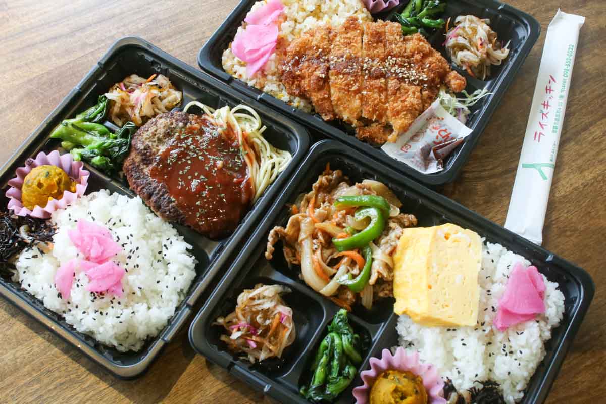 1日400個が完売！肉肉しさ満点のハンバーグに絶品焼肉！地元客の胃袋を支える「ライズキッチン」のお弁当がごはんの止まらないおいしさ（那覇市）