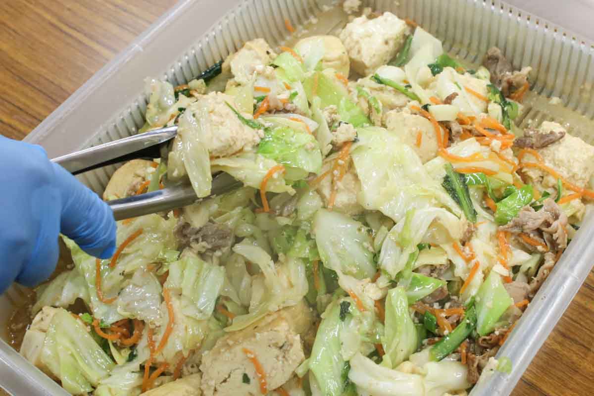 1日400個が完売！肉肉しさ満点のハンバーグに絶品焼肉！地元客の胃袋を支える「ライズキッチン」のお弁当がごはんの止まらないおいしさ（那覇市）