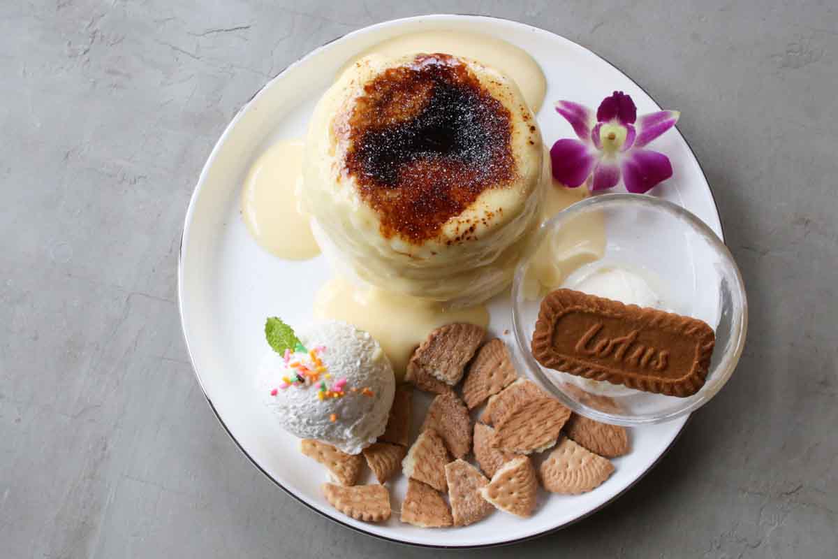 かわいすぎるくまさんにキュン！「SUN 9 CAFE OKINAWA」の絶品スフレパンケーキと香り立つシュリンプの至福ループ（那覇市）