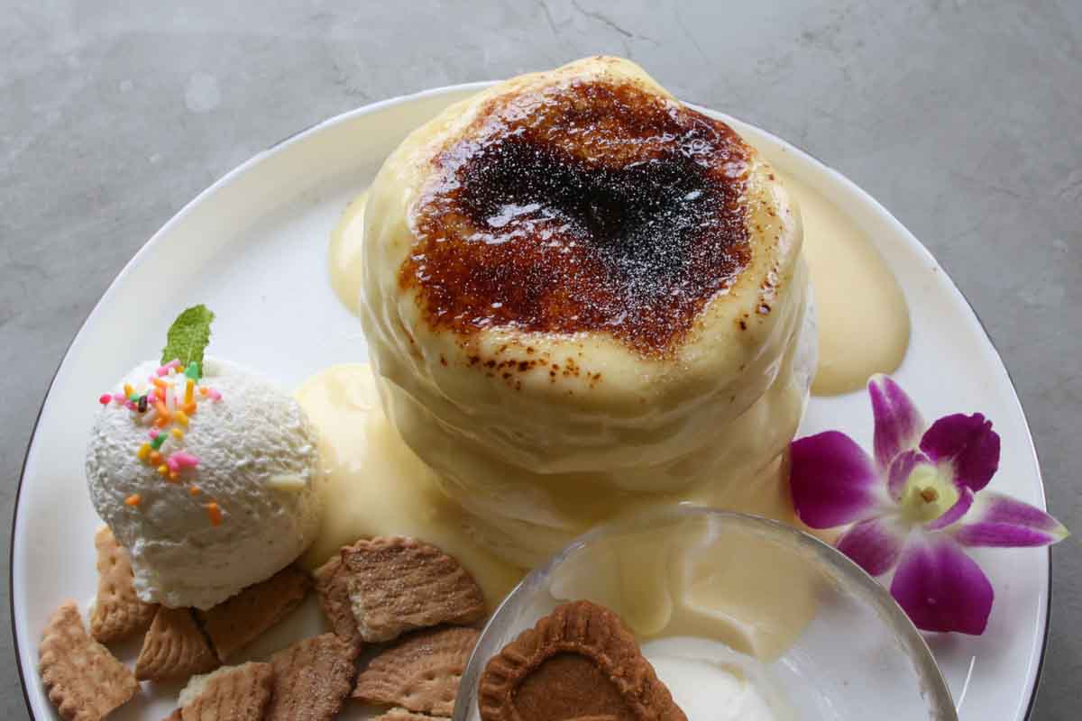 かわいすぎるくまさんにキュン！「SUN 9 CAFE OKINAWA」の絶品スフレパンケーキと香り立つシュリンプの至福ループ（那覇市）