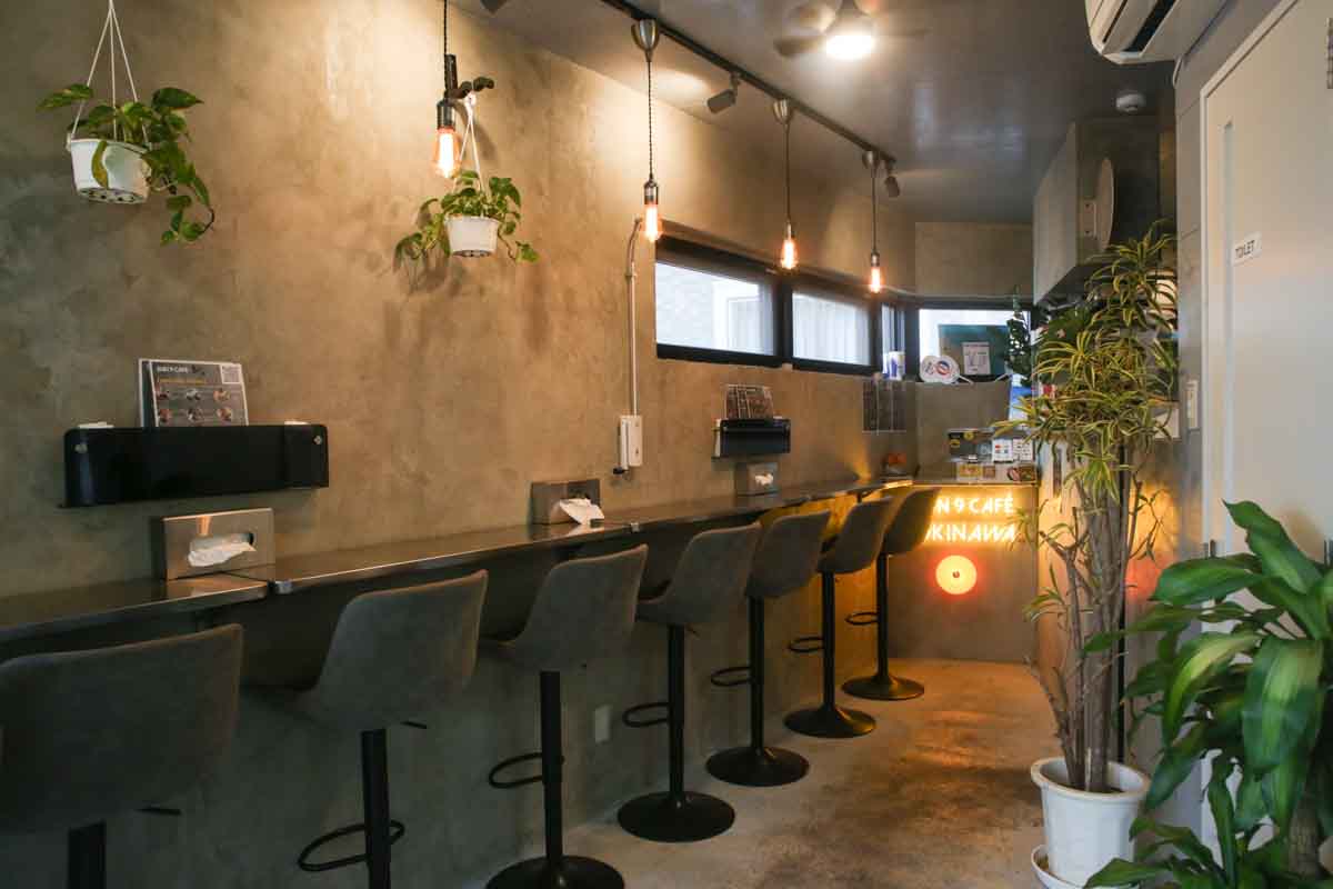かわいすぎるくまさんにキュン！「SUN 9 CAFE OKINAWA」の絶品スフレパンケーキと香り立つシュリンプの至福ループ（那覇市）