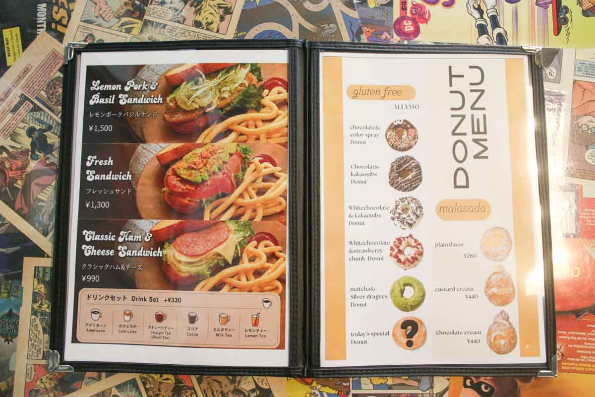 ランチはもちろん夜カフェにも！カフェ飯の域を超える満足感！「surf cafe ulu Okinawa base」の贅沢アボカドトースト＆映えドーナツ（那覇市）