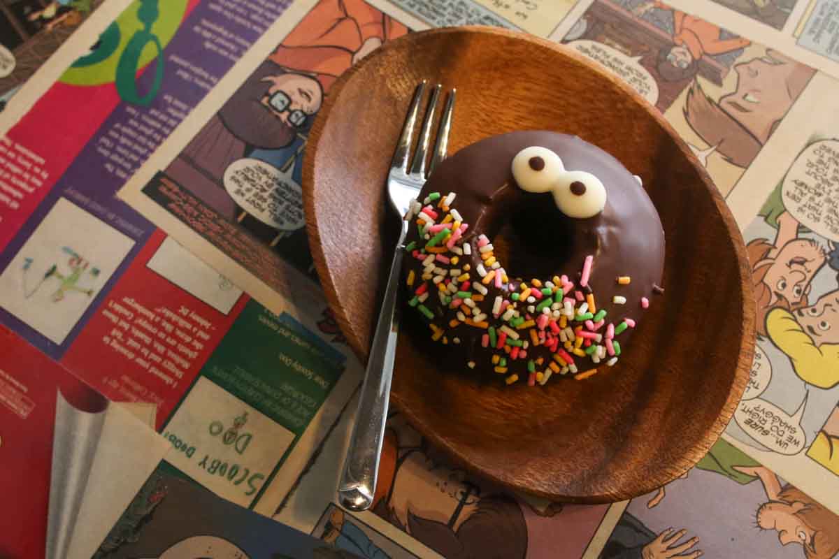 ランチはもちろん夜カフェにも！カフェ飯の域を超える満足感！「surf cafe ulu Okinawa base」の贅沢アボカドトースト＆映えドーナツ（那覇市）