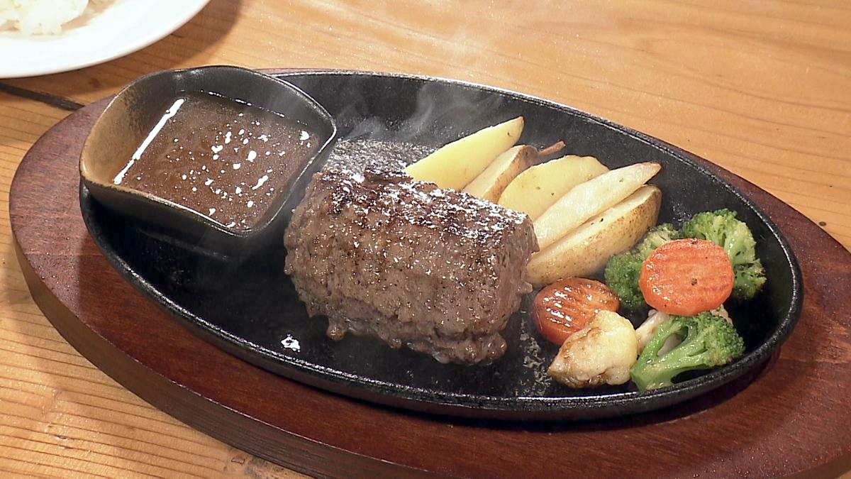 静岡の味を再現！目の前で切り分ける本格極厚ハンバーグ 「さわかじハンバーグ＆恋氷」（那覇市）