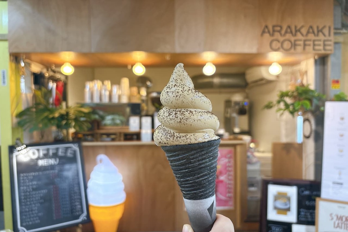 行列ができる理由に納得！「新垣珈琲」の自家焙煎コーヒーソフトクリーム＆炙りマシュマロのスモアラテが絶品（八重瀬町）