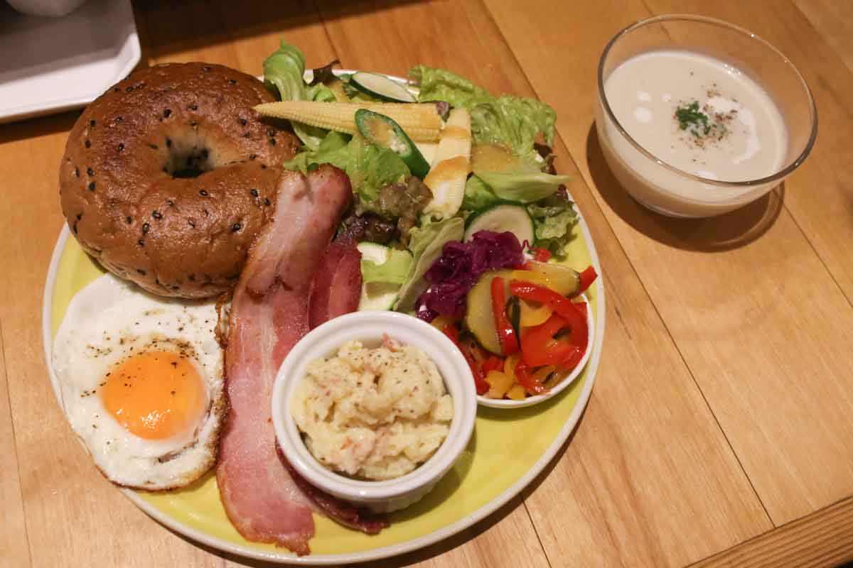モーニングやカフェに“自家製もちもちベーグル”と“本格抹茶”の贅沢ペアリング！「抹茶とベーグルのお店 点 -TEN-」で日常にほっと一息を（那覇市）