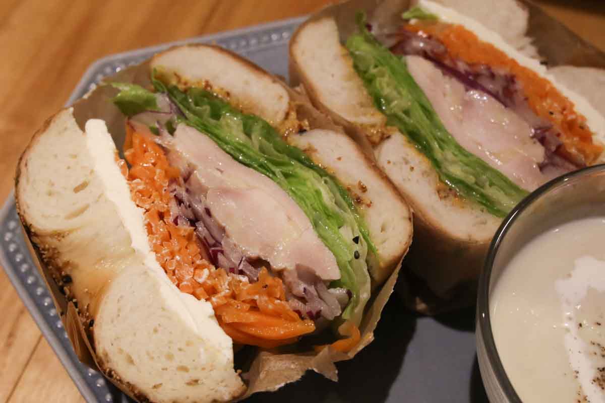 モーニングやカフェに“自家製もちもちベーグル”と“本格抹茶”の贅沢ペアリング！「抹茶とベーグルのお店 点 -TEN-」で日常にほっと一息を（那覇市）