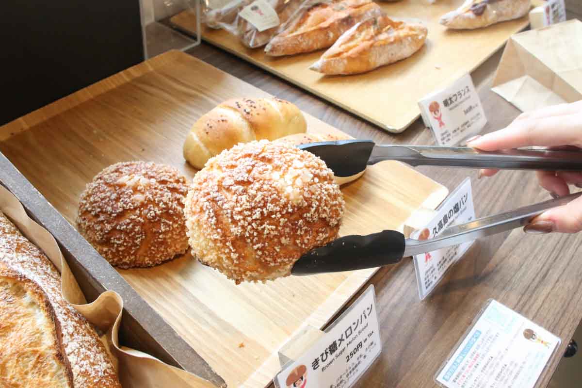 国産有機小麦＆自家製発酵バターを使ったパンが絶品！自然派食材やオリジナル商品も要チェック！「パンにまつわるエトセトラ（オーガニック市場てんぶす 那覇店）」で身体と心を整える時間を（那覇市）