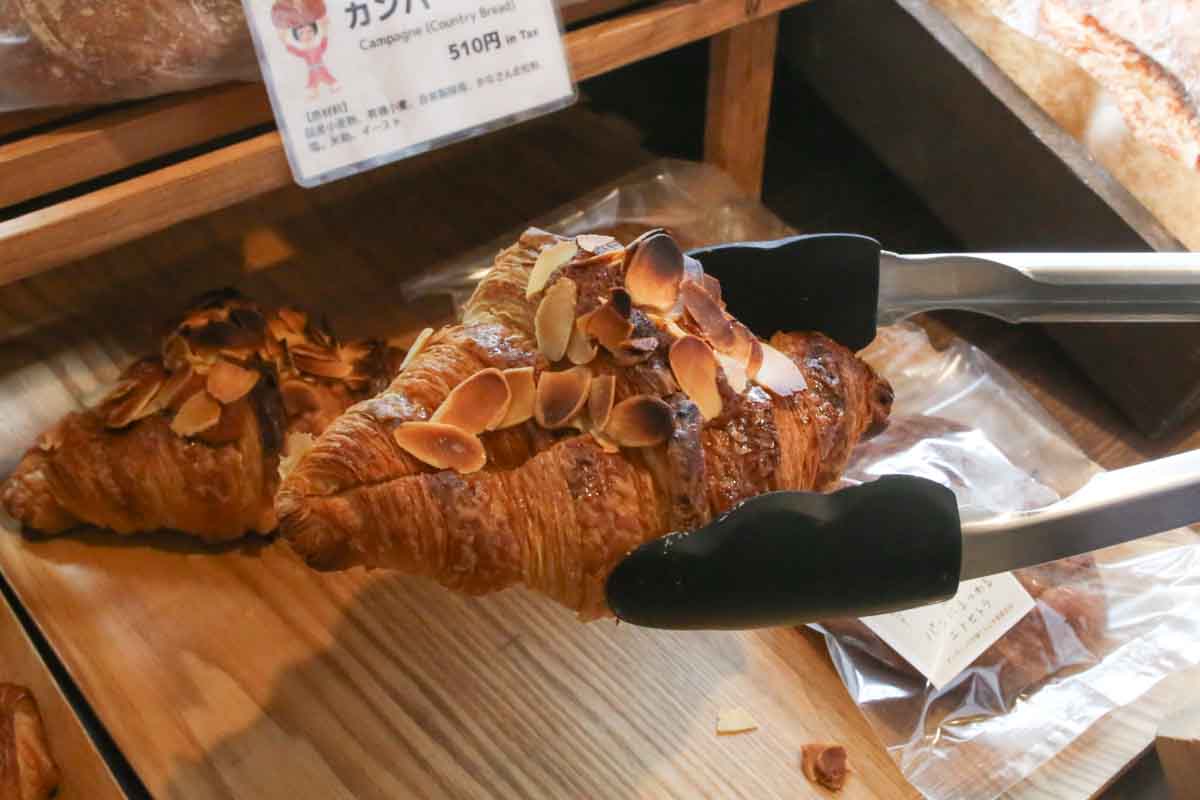 国産有機小麦＆自家製発酵バターを使ったパンが絶品！自然派食材やオリジナル商品も要チェック！「パンにまつわるエトセトラ（オーガニック市場てんぶす 那覇店）」で身体と心を整える時間を（那覇市）