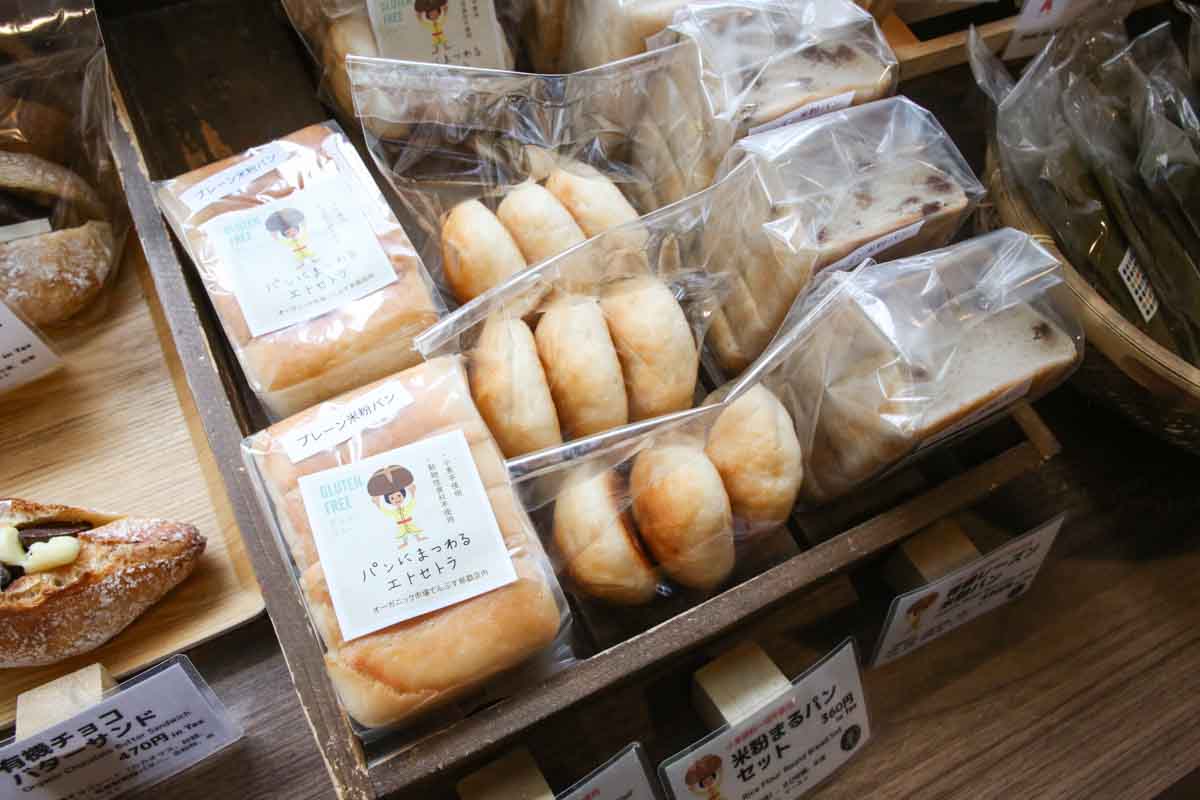 国産有機小麦＆自家製発酵バターを使ったパンが絶品！自然派食材やオリジナル商品も要チェック！「パンにまつわるエトセトラ（オーガニック市場てんぶす 那覇店）」で身体と心を整える時間を（那覇市）