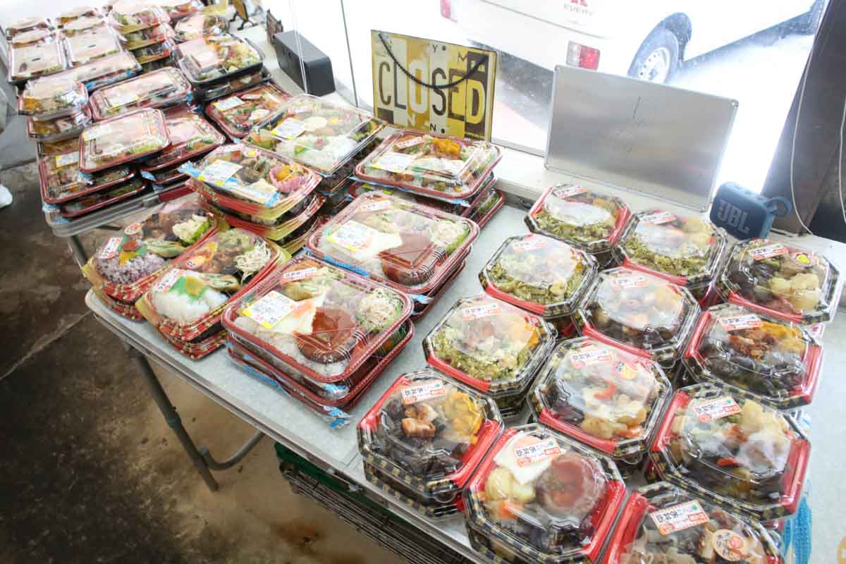ガツンとうまいハンバーグ弁当から黒米の彩り弁当まで！手作りと彩りにこだわる「げん家」のお弁当に大満足（那覇市）
