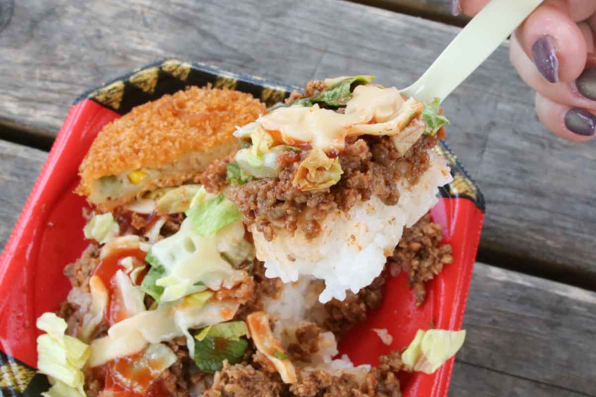 ガツンとうまいハンバーグ弁当から黒米の彩り弁当まで！手作りと彩りにこだわる「げん家」のお弁当に大満足（那覇市）