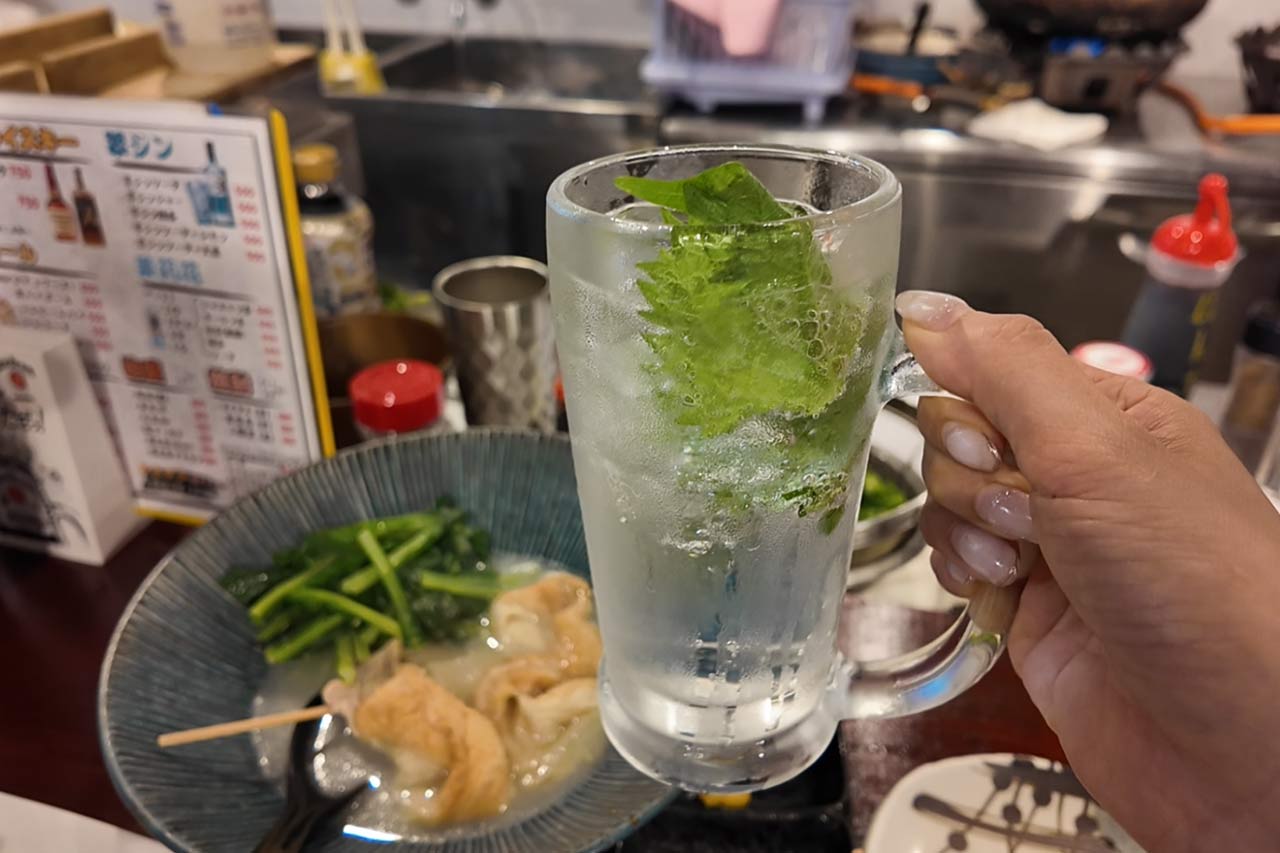 鶏だし塩おでん＆店主自慢の“イケ麺”料理で夏バテを吹き飛ばせ！リニューアルした「栄町酒場うおらん」へ（那覇市）