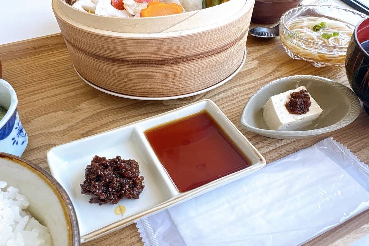 限定10食「食工房まほろば」の金目鯛のせいろ蒸しとイカスミ汁、もう食べた？（糸満市）