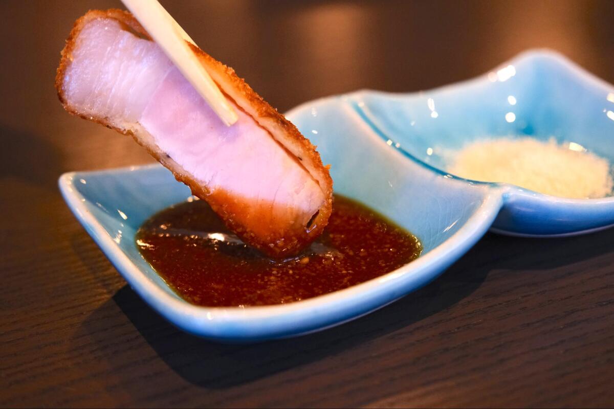あぐーの旨み爆発”とんかつ”大満足ランチを堪能せよ！予約困難の人気”しゃぶしゃぶ”店『食彩酒房 まつもと』平日限定でオープン（那覇市）