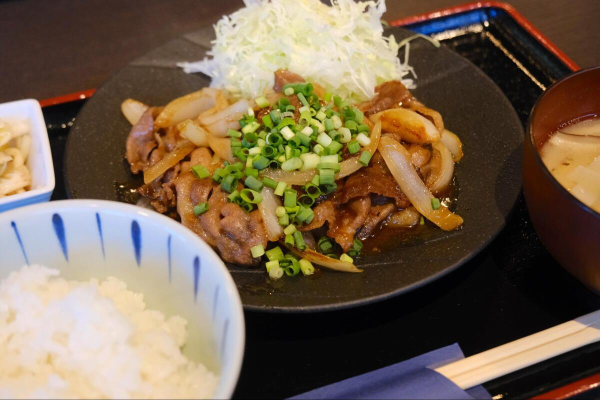 あぐーの旨み爆発”とんかつ”大満足ランチを堪能せよ！予約困難の人気”しゃぶしゃぶ”店『食彩酒房 まつもと』平日限定でオープン（那覇市）