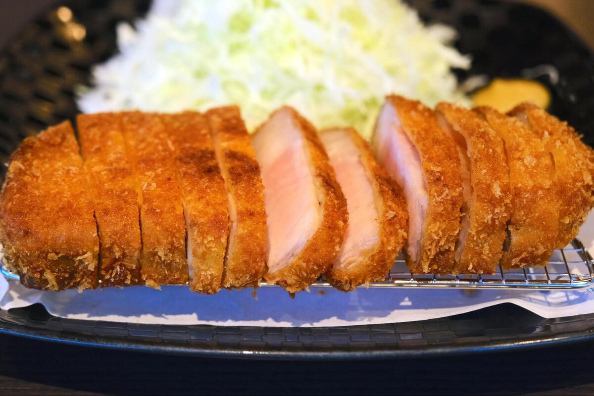 あぐーの旨み爆発”とんかつ”大満足ランチを堪能せよ！予約困難の人気”しゃぶしゃぶ”店『食彩酒房 まつもと』平日限定でオープン（那覇市）
