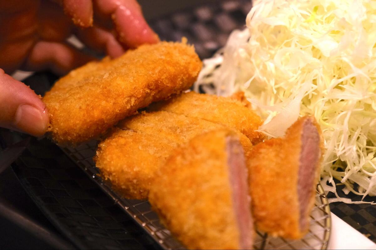 あぐーの旨み爆発”とんかつ”大満足ランチを堪能せよ！予約困難の人気”しゃぶしゃぶ”店『食彩酒房 まつもと』平日限定でオープン（那覇市）