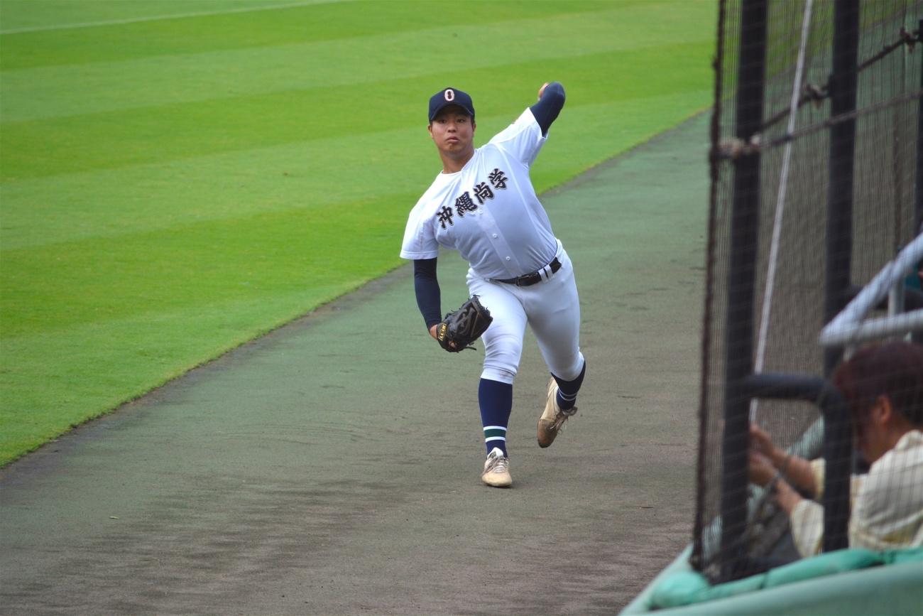 沖縄尚学ベスト４進出、左の久髙大瑚MAX149を計測、四番DH 末吉４の１。夏の県大会、末吉の登板はなしと判断していいのか