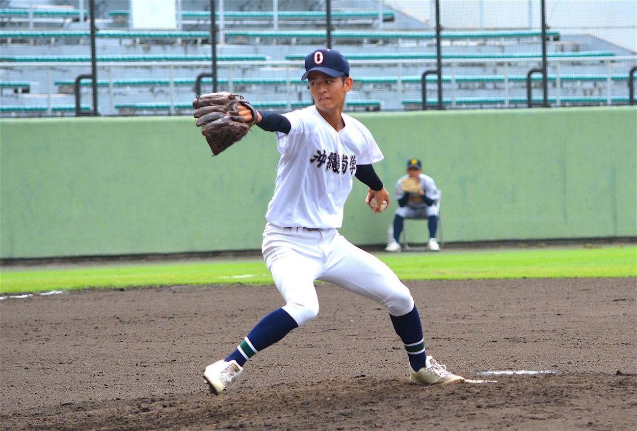 沖縄尚学ベスト４進出、左の久髙大瑚MAX149を計測、四番DH 末吉４の１。夏の県大会、末吉の登板はなしと判断していいのか