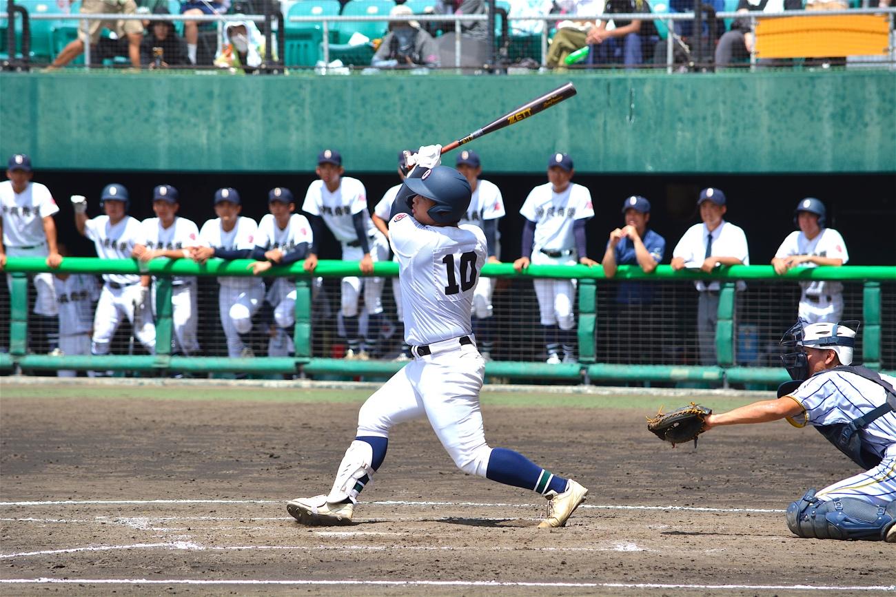 最終回に末吉良丞が登板し、MAX147キロの真っ直ぐとキレッキレのスライダーでエナジック打線を抑え、４対３で沖縄尚学優勝