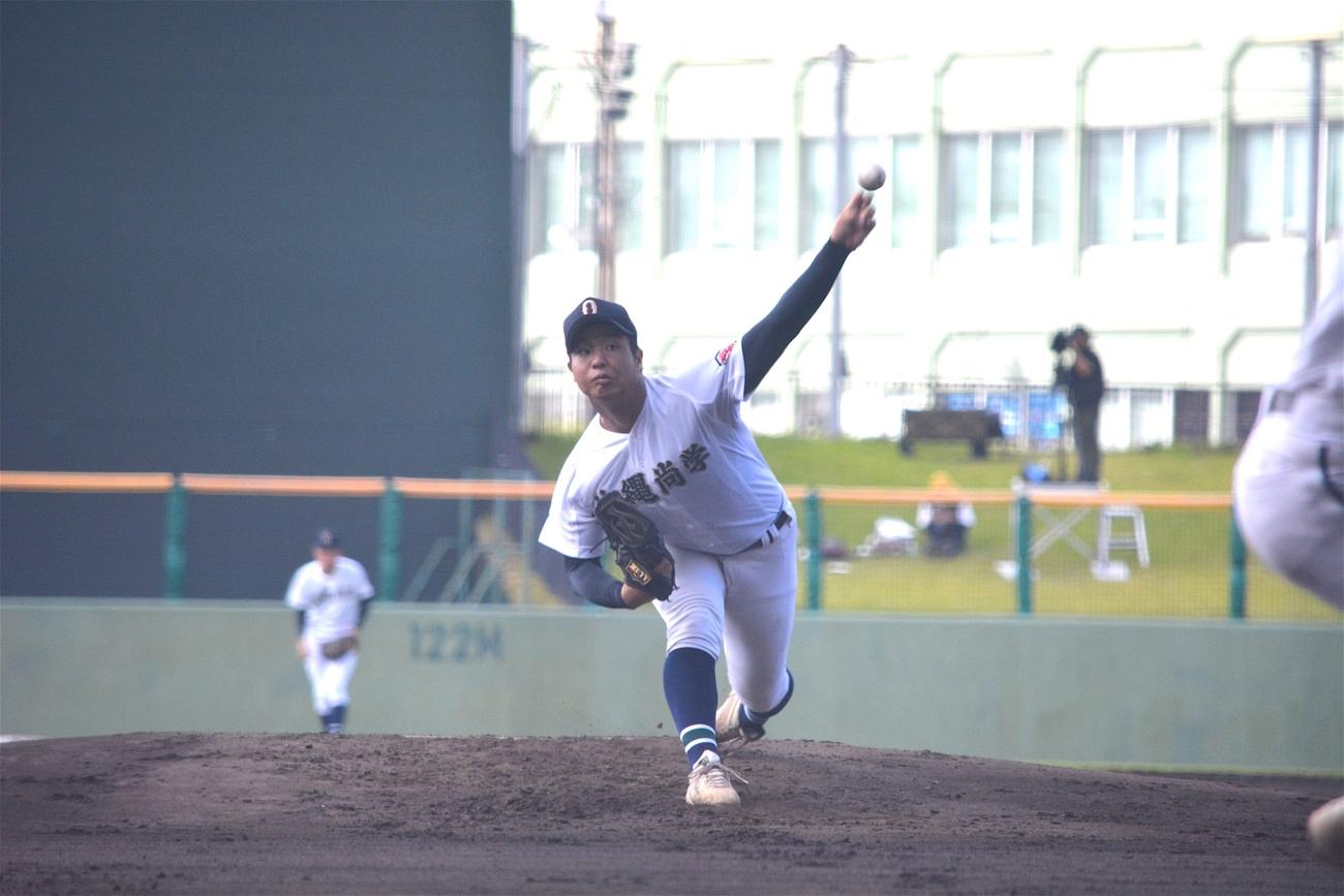 まさかの初登板初先発の末吉良丞が安定の剛腕ぶり。6回87球、被安打2、奪三振8、MAX144、７対0コールドで沖縄尚学決勝進出