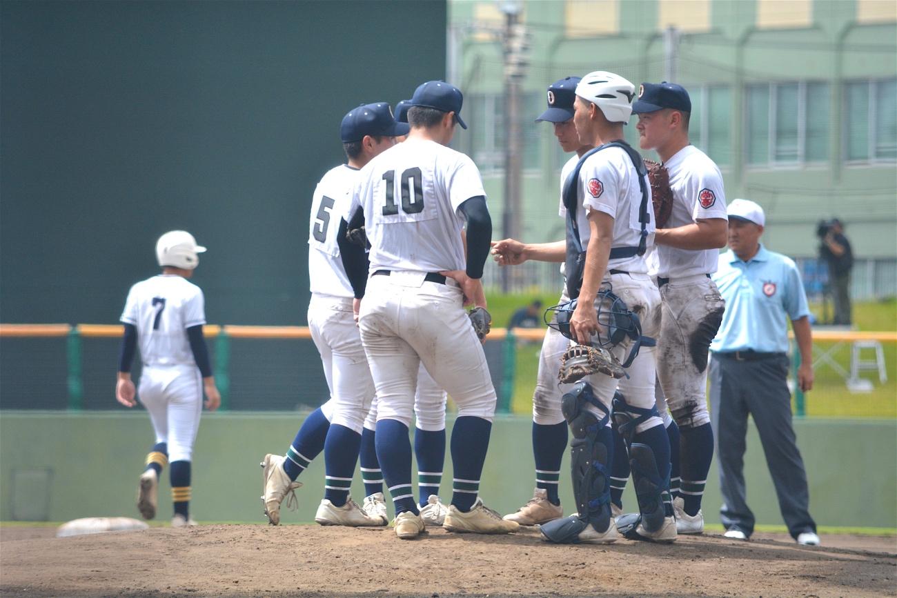 まさかの初登板初先発の末吉良丞が安定の剛腕ぶり。6回87球、被安打2、奪三振8、MAX144、７対0コールドで沖縄尚学決勝進出