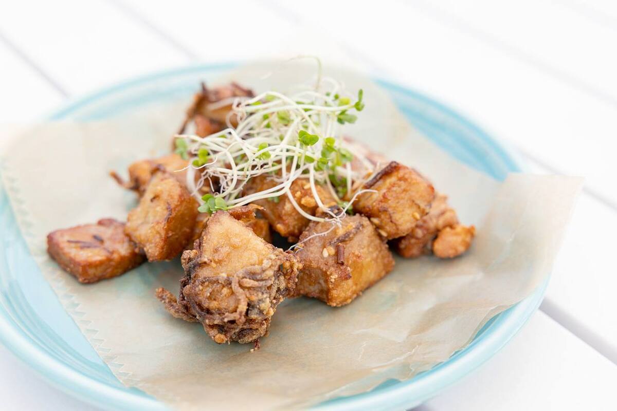 宮古島のマグロを“引き算のおいしさ”で！この場所だからこそ出会える一皿「POKE Fai MIYAKO MARKET CAFE&BAR」（宮古島市）