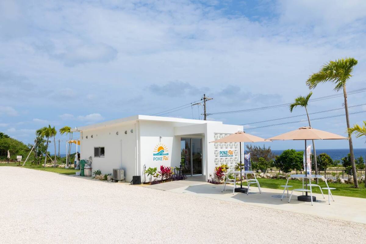 宮古島のマグロを“引き算のおいしさ”で！この場所だからこそ出会える一皿「POKE Fai MIYAKO MARKET CAFE&BAR」（宮古島市）