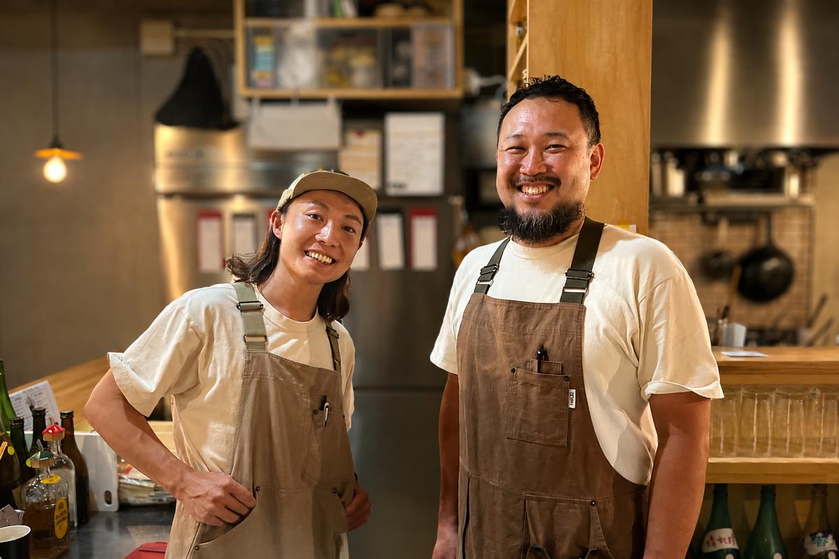女性ひとりでも入りやすい！昼飲みにもおすすめ「スタンド藤八」で焼酎と創作おつまみを満喫（那覇市・栄町市場）