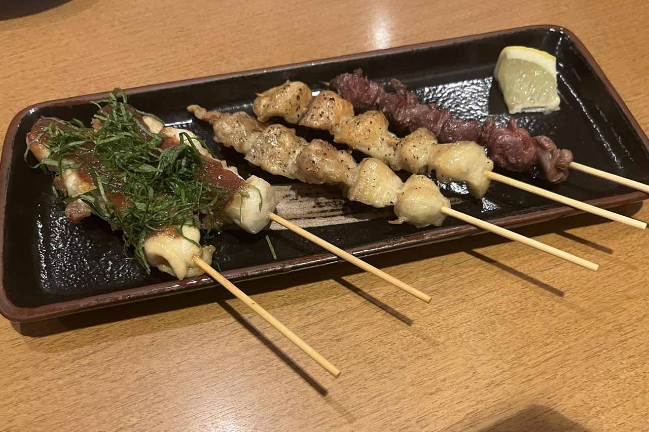 串焼1本150円！豊富なメニューと掘りごたつでゆったり♪地元民に愛される「居酒屋もりもり」〜喜友名ひとみの酒場巡り〜（豊見城市）