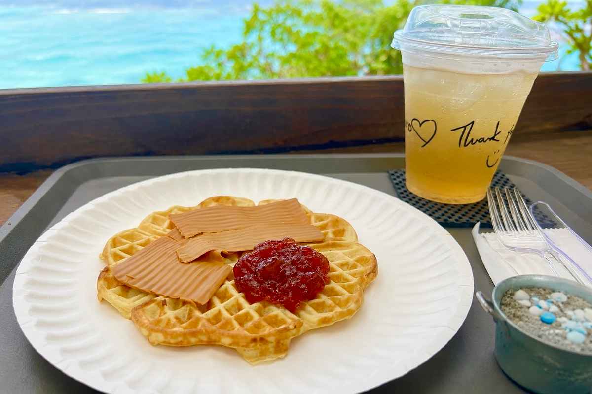 沖縄でノルウェー気分。絶景カフェ「Åshiro outdoor cafe」で本場のワッフルを味わう（うるま市）