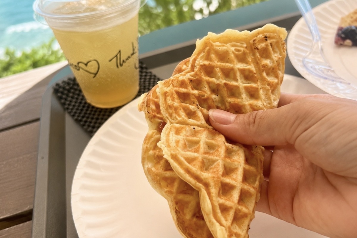 沖縄でノルウェー気分。絶景カフェ「Åshiro outdoor cafe」で本場のワッフルを味わう（うるま市）